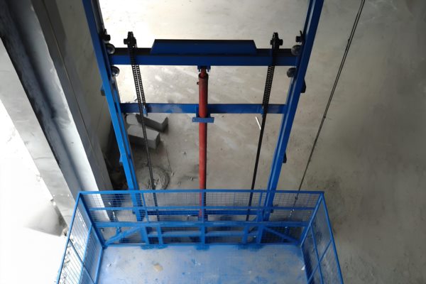 液壓升降貨梯不下降怎么辦
